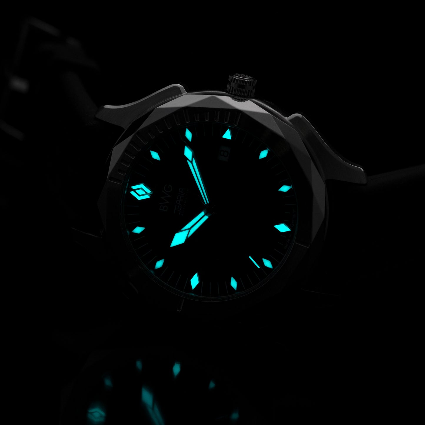 BWG-ISARIA-Automatic-watch-Swiss-Movement-Landeron-L24-manufacture-slate-black-back-lume-shot