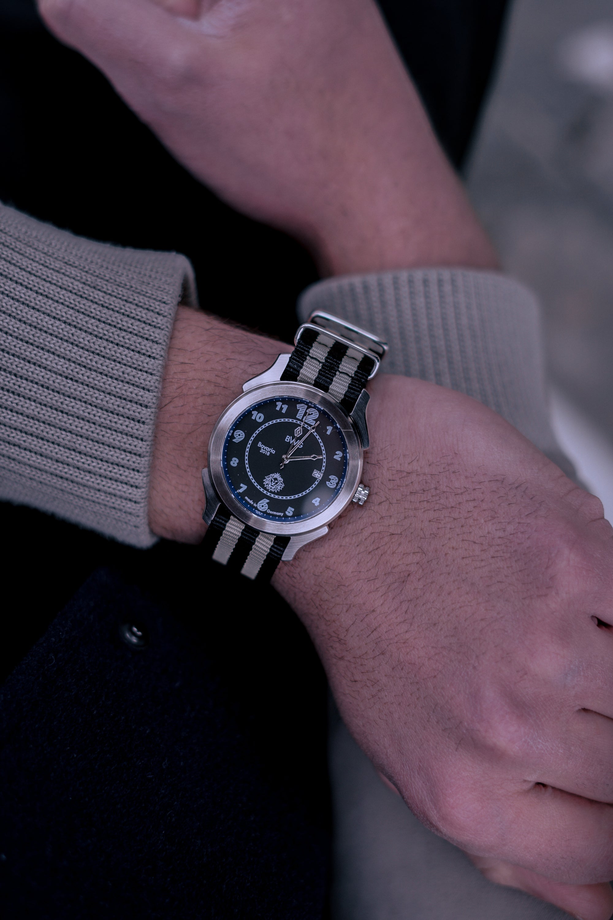 Brand ambassador Rayer van Ristell presents a slate black BWG Bavarian watch BAVARIA sport with a beige black striped NATO textile strap