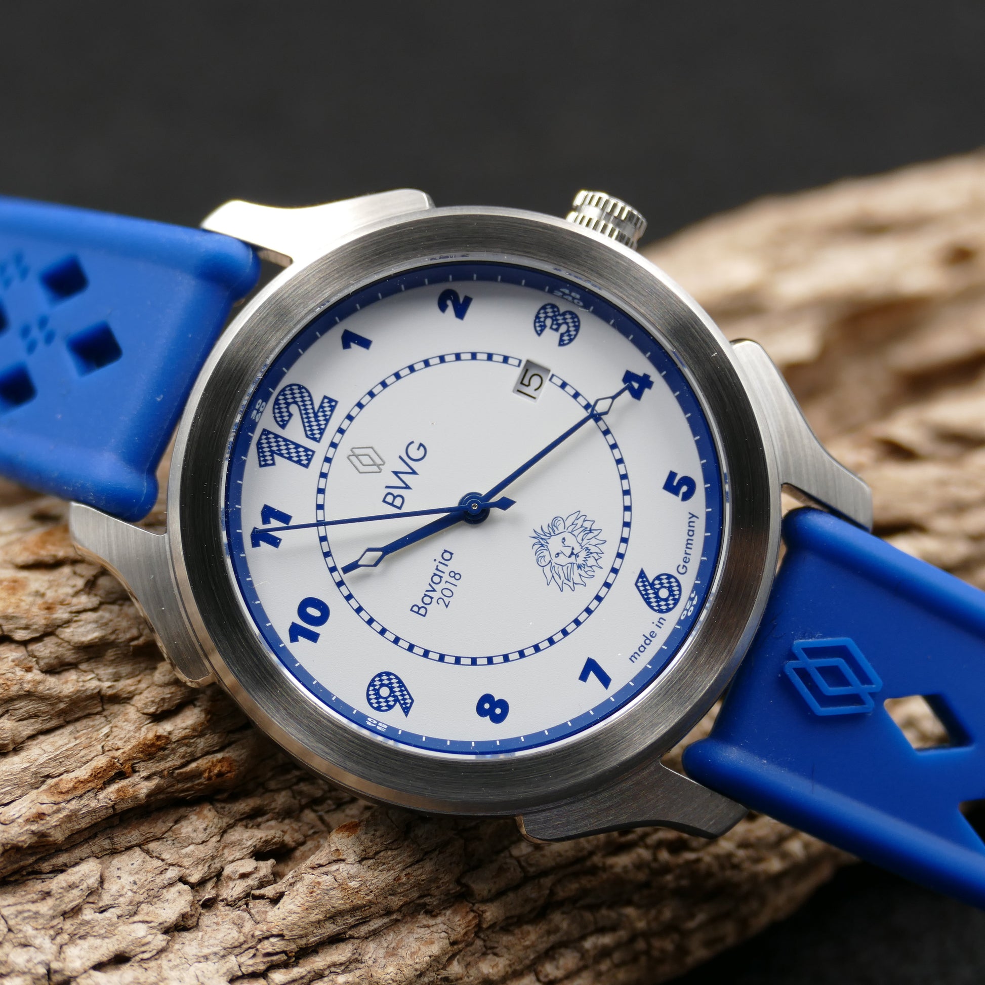 BWG Bavarian Watch BAVARIA glacier white premium quartz watch on wood mood shot